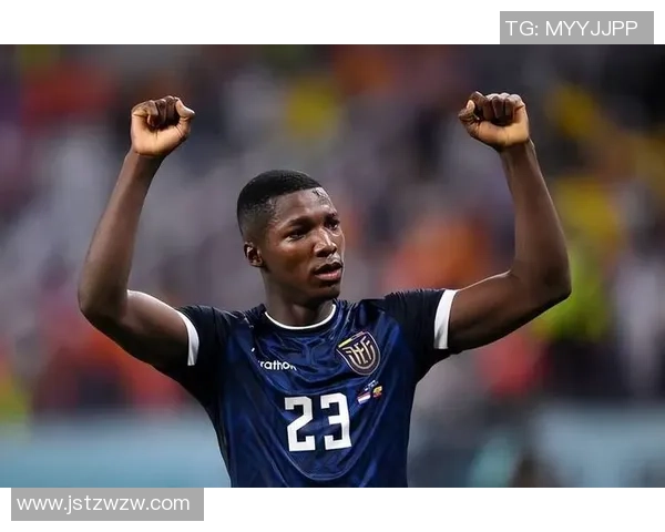 绿茵场上的那一抹红：凯塞多苦笑背后，是对足球的何种解读？